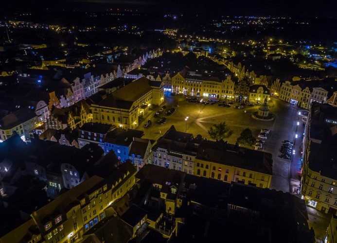Marktplatz Wismar by Night von Ronny