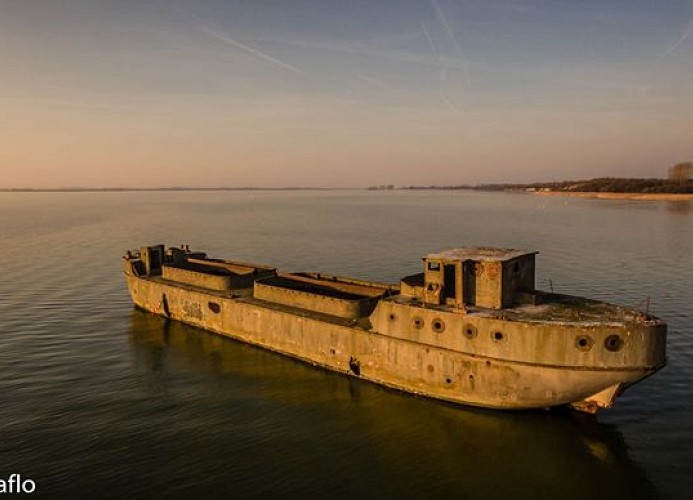 Betonschiff in der Wismar Bucht